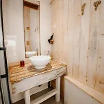 Le Cabanon Doré, Et Nature Chez Ivona