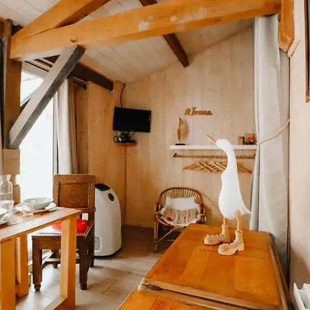 Le Cabanon Doré, Et Nature Chez Ivona *